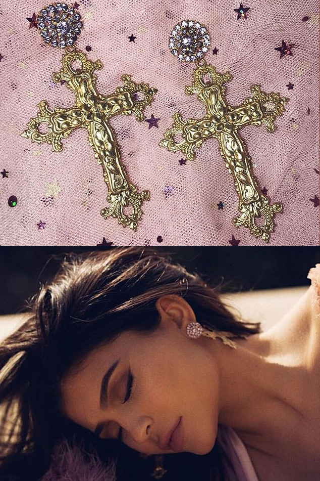 카일리제너 Frasier Sterling 바티칸 십자가 귀걸이 여성 (2컬러)울랄라 편집샵